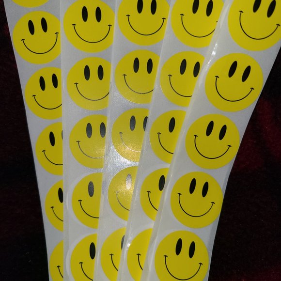 100 Yellow Happy Smiley Stickers 1" - Picture 8 of 8